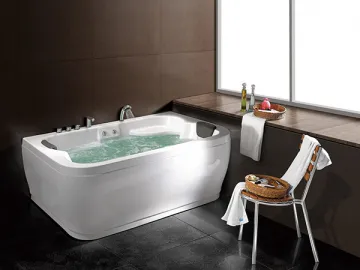 G528 Bathtub