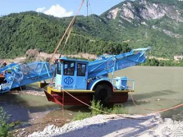 Trash Cleaning Boat in Sangzhi County