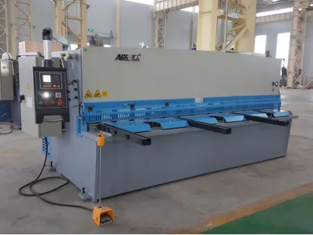 Hydraulic CNC Shearing Machine